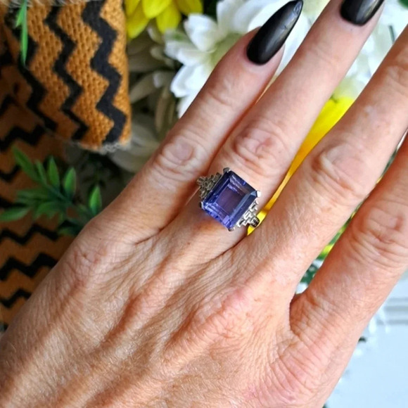 Natural Color Change Fluorite & White Topaz Ring. - Picture 8 of 9